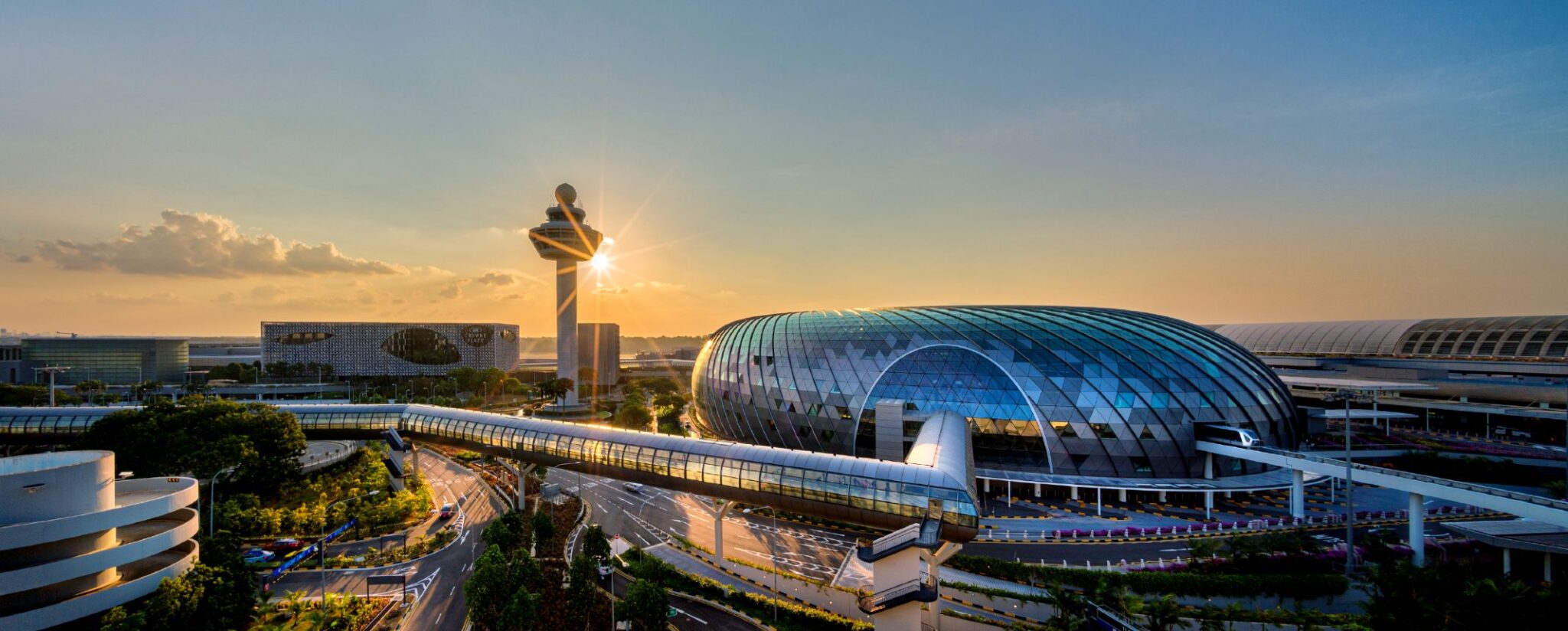 Singapore Changi beautiful outside the world's top 10 best airports
