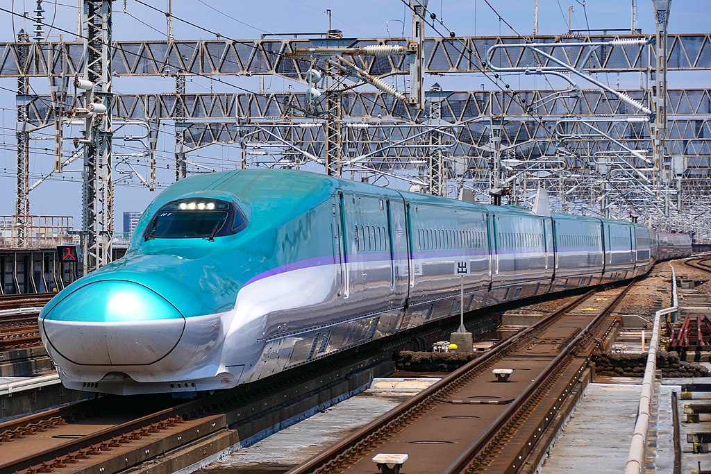 JR East E5 one of the fastest high-speed trains in the world